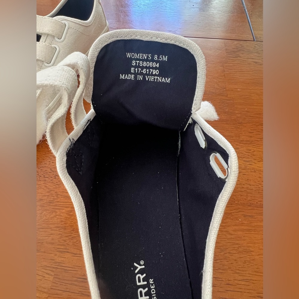 Sperry Sneakers. - Picture 4 of 4